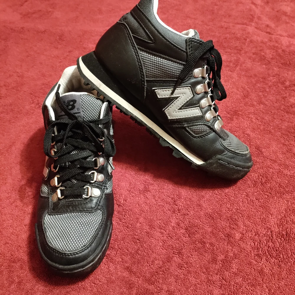 New Balance 710 Leather Hiking Boot Sneakers. Black & Gray. Women's 7